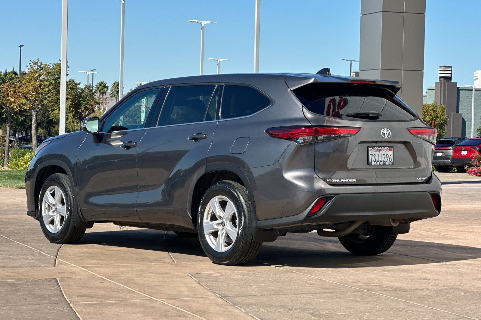 Certified 2022 Toyota Highlander LE AWD/4WD image 7