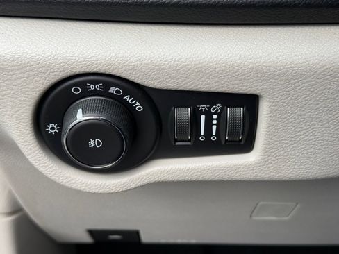 Used 2019 Chrysler Pacifica Touring-L Plus w/ Advanced Safetytec Group image 42