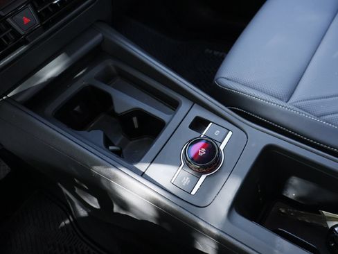 Certified 2025 Volkswagen Tiguan SE FWD image 17