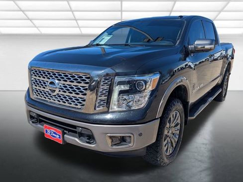 Used 2019 Nissan Titan Platinum Reserve image 28