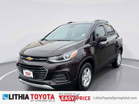 Used 2022 Chevrolet Trax LT w/ LT Convenience Package image 1