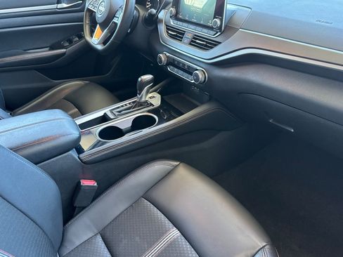 Used 2024 Nissan Altima 2.5 SR FWD image 32