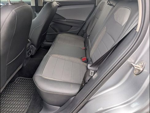 Used 2023 Volkswagen Taos SE w/ Panoramic Sunroof Package FWD image 8