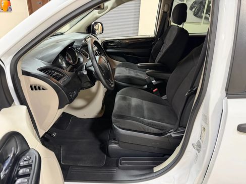 Used 2019 Dodge Grand Caravan SE FWD image 35