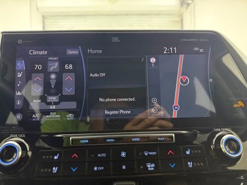Used 2021 Toyota Highlander Limited FWD image 18