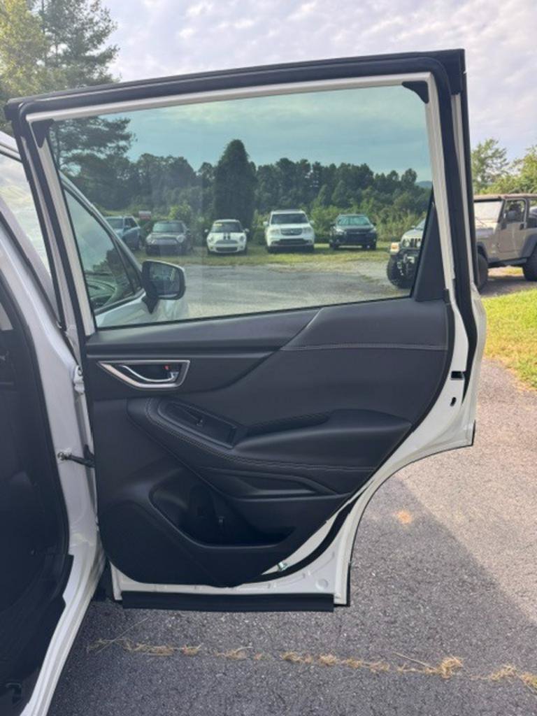 Used 2023 Subaru Forester Premium AWD/4WD image 14