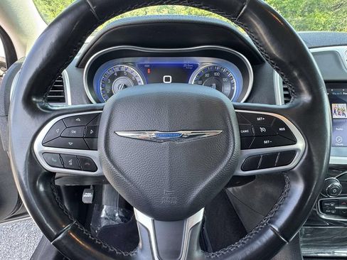 Used 2022 Chrysler 300 Touring w/ Sport Appearance Package RWD image 17
