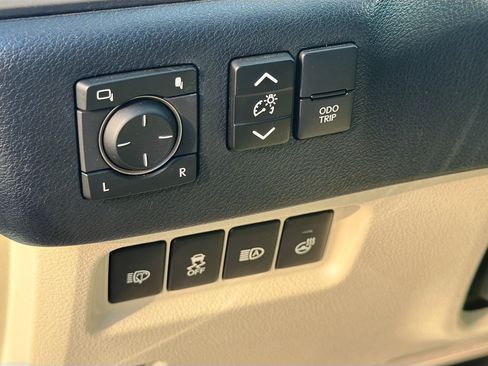 Used 2022 Lexus GX 460 Premium w/ Accessory Package AWD/4WD image 10