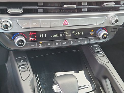 Used 2025 Kia Telluride S image 26