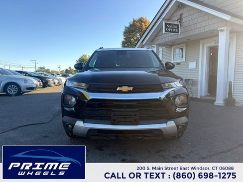 Used 2023 Chevrolet TrailBlazer LT w/ Convenience Package AWD/4WD image 2