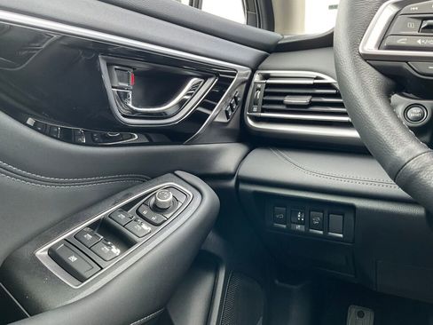 Used 2025 Subaru Outback Limited image 24