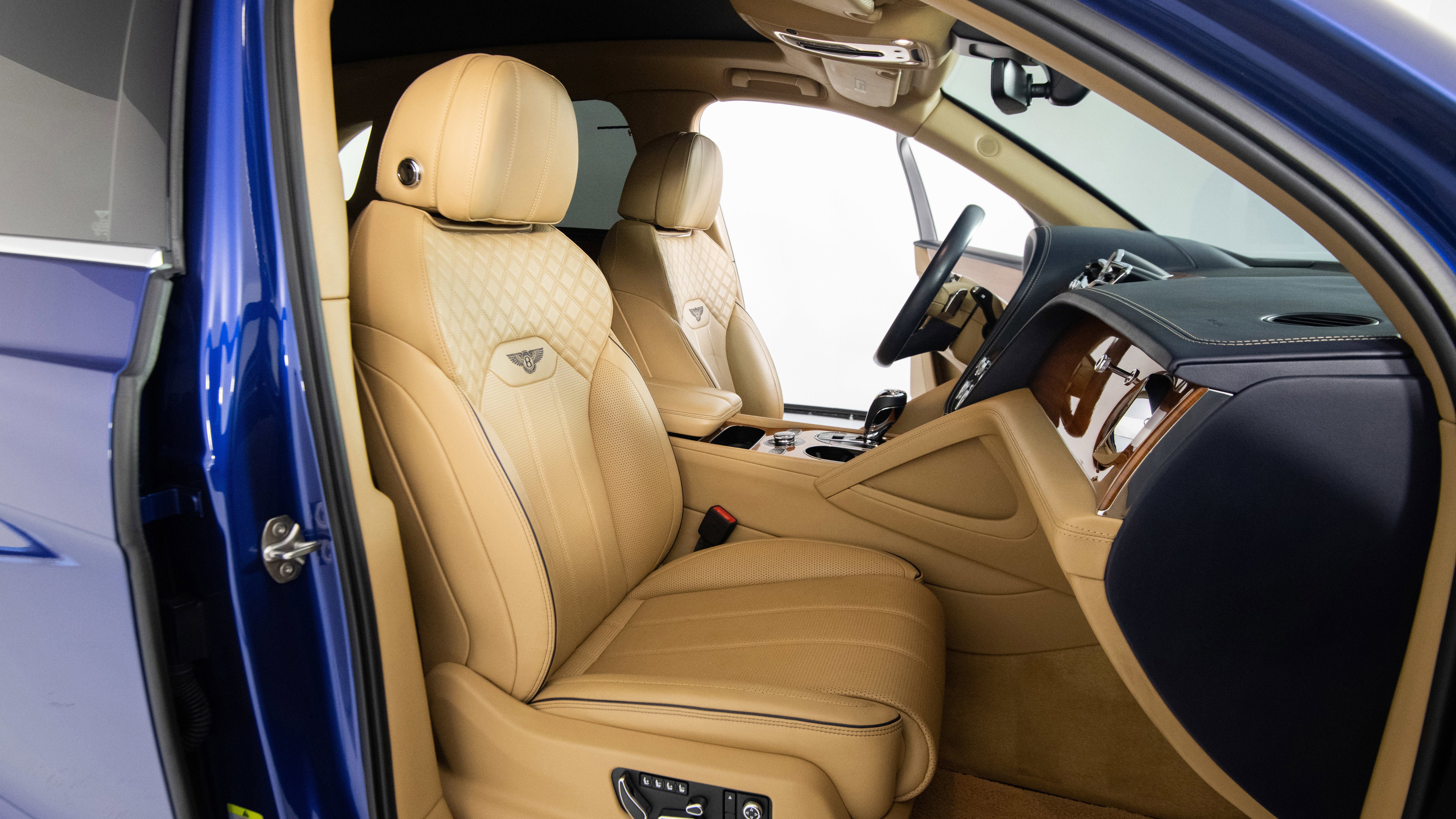 Used 2021 Bentley Bentayga AWD/4WD image 26