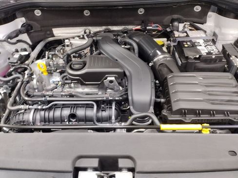 New 2025 Volkswagen Taos SEL image 7