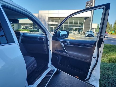 Certified 2022 Lexus GX 460 Premium w/ Premium Package AWD/4WD image 18
