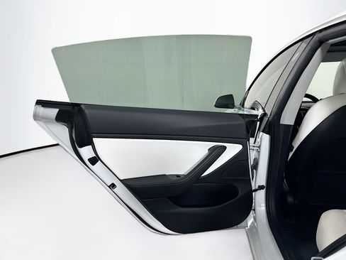 Used 2018 Tesla Model 3 Long Range image 26