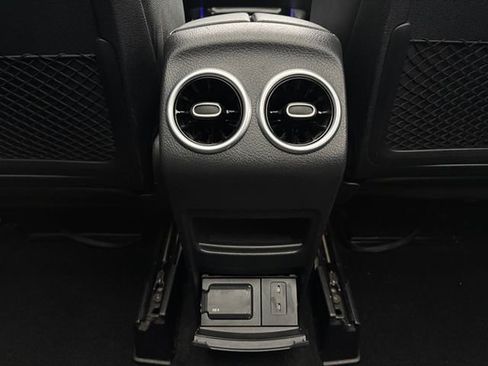 Used 2022 Mercedes-Benz GLB 250 4MATIC image 14