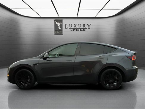 Used 2024 Tesla Model Y 2WD image 4
