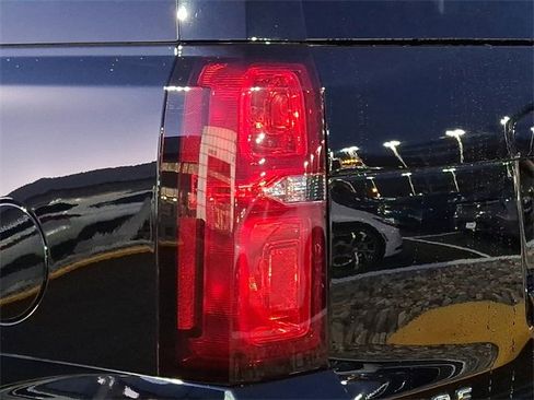 Used 2018 Chevrolet Tahoe LT image 15
