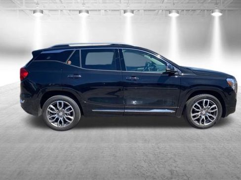 Used 2024 GMC Terrain Denali w/ Denali Premium Package AWD/4WD image 5