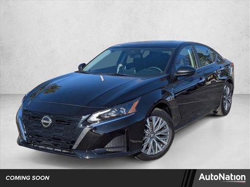 Used 2024 Nissan Altima 2.5 SV image 1