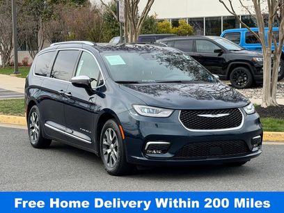 Used 2023 Chrysler Pacifica Pinnacle