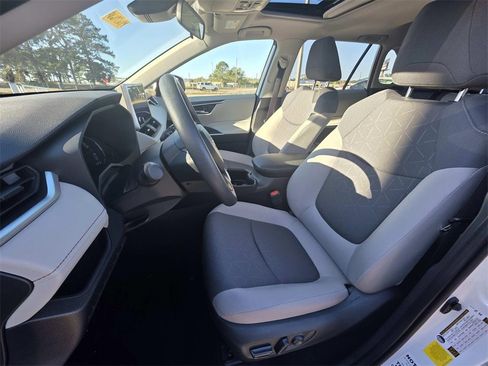 Used 2025 Toyota RAV4 XLE image 8