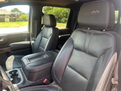 Used 2020 Chevrolet Silverado 2500 High Country w/ Technology Package AWD/4WD image 9