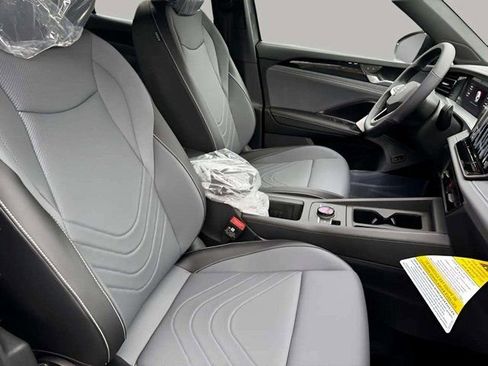 New 2026 Volkswagen Tiguan SE R-Line image 9