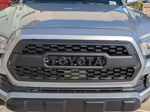 Used 2023 Toyota Tacoma 4x4 Double Cab image 9