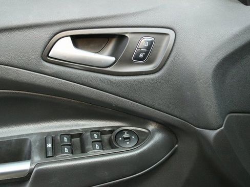 Used 2017 Ford Escape SE image 15