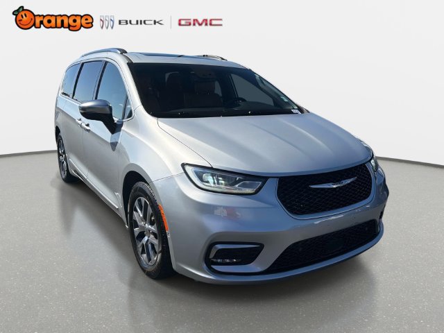 Used 2023 Chrysler Pacifica Pinnacle FWD image 1