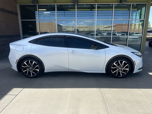 Used 2024 Toyota Prius Prime Premium FWD image 7
