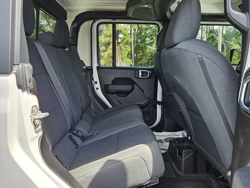 Used 2024 Jeep Gladiator Sport AWD/4WD image 14