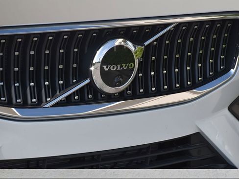 Certified 2026 Volvo V60 B5 Cross Country Plus w/ Protection Package Premier AWD/4WD image 11