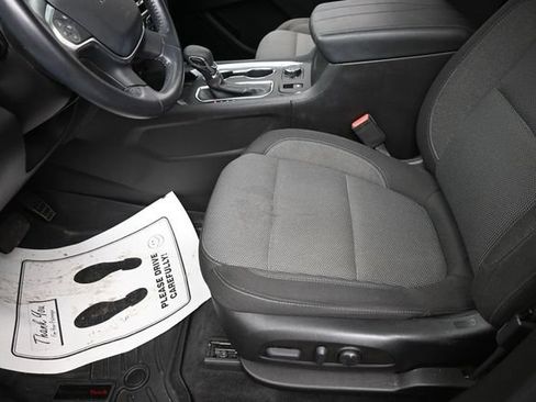 Used 2022 Chevrolet Traverse LT FWD image 15