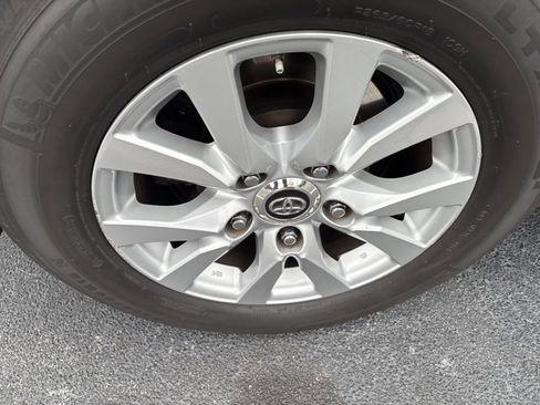 Used 2019 Toyota Land Cruiser image 9