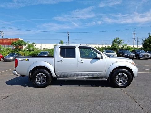 Used 2014 Nissan Frontier PRO-4X w/ Pro-4x Graphics Package AWD/4WD image 7