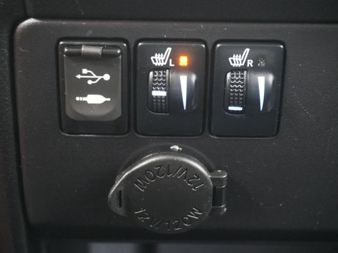 Used 2016 Toyota Sienna SE FWD image 23