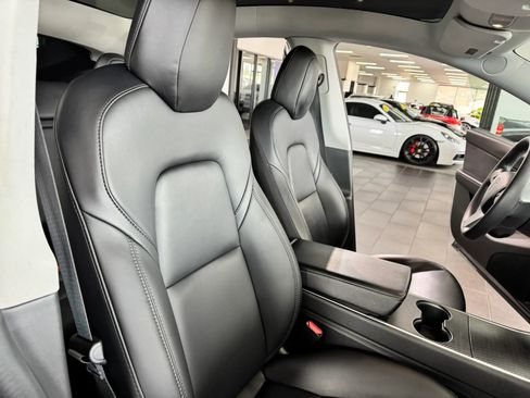 Used 2020 Tesla Model Y Long Range image 13