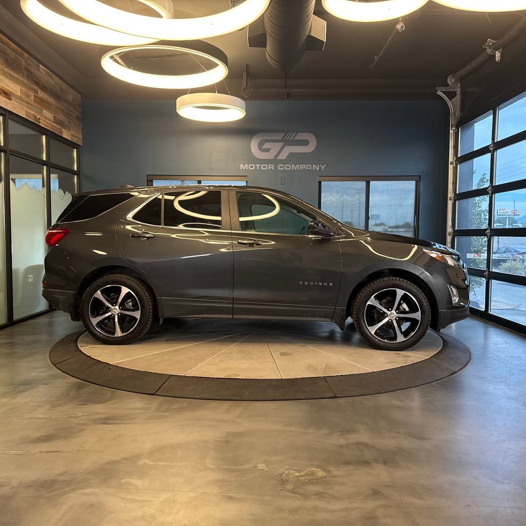 Used 2021 Chevrolet Equinox LT AWD/4WD image 2