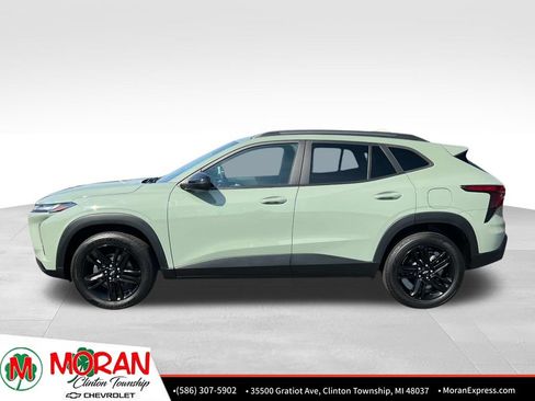 Used 2024 Chevrolet Trax ACTIV w/ Driver Confidence Package FWD image 3