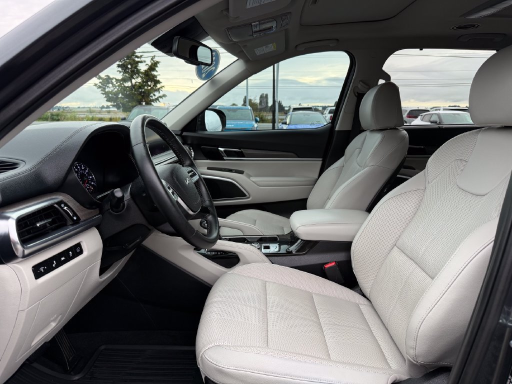 Certified 2022 Kia Telluride EX w/ EX Premium Package AWD/4WD image 17