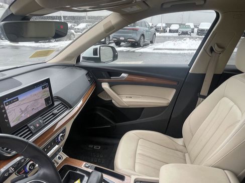 Used 2021 Audi Q5 Premium Plus w/ Premium Plus Package image 11