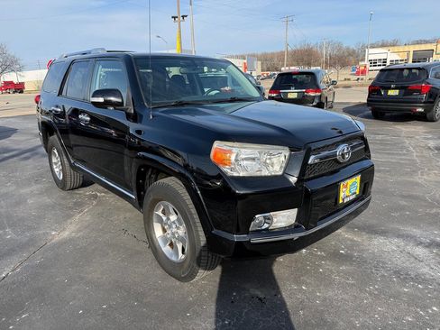 Used 2011 Toyota 4Runner SR5 w/ Convenience Pkg image 1
