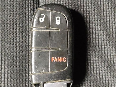 Used 2016 Jeep Grand Cherokee Laredo image 32