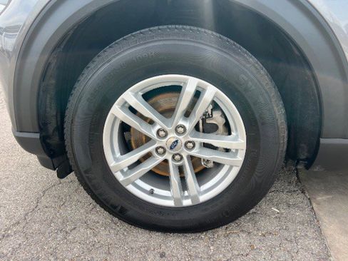 Used 2023 Ford Explorer XLT w/ Equipment Group 202A RWD image 10