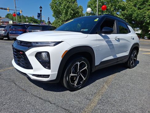 Used 2023 Chevrolet TrailBlazer RS w/ Convenience Package AWD/4WD image 1