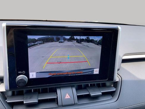 Used 2024 Toyota RAV4 LE FWD image 28