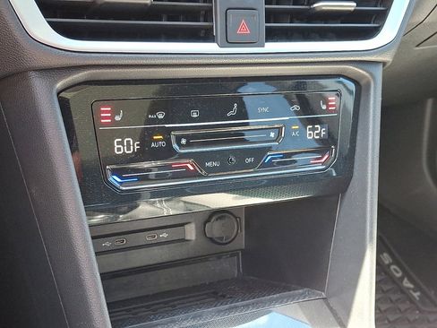 Used 2025 Volkswagen Taos SE image 27