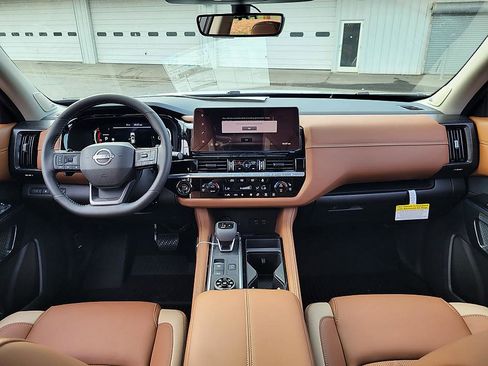 New 2026 Nissan Pathfinder Platinum image 16